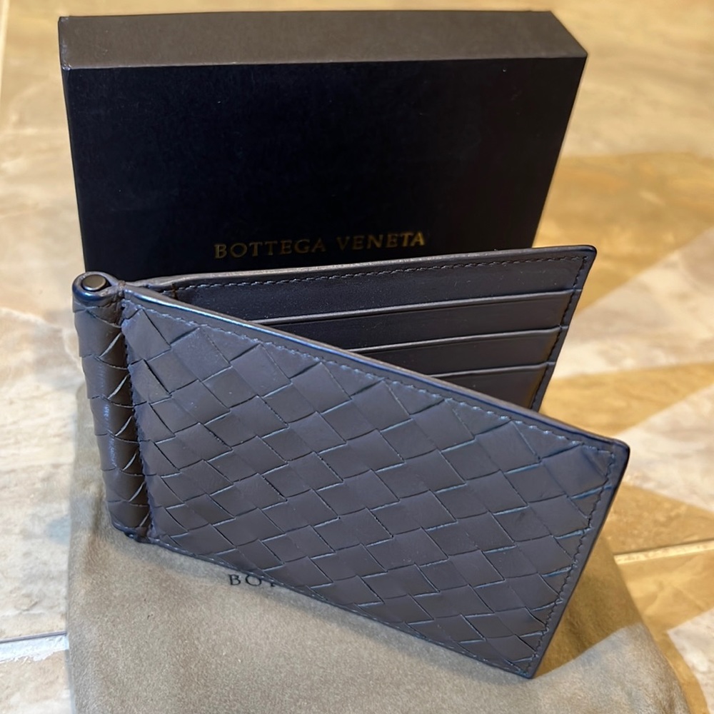 Authentic Bottega Veneta Grey Calf Wallet.